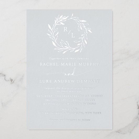 Botanisches Laurel Leaf Wreath Wedding Monogram Folieneinladung (Vorderseite)