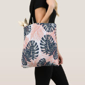 Botanisches nahtloses tropisches Muster mit heller Tasche (Von Nahem)