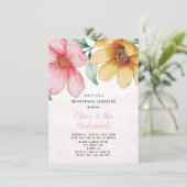 Botanisches Rosa und gelbe Blumenbräute Mittagesse Einladung (Stehend Vorderseite)