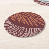 Botanisches Terracotta Palm Blätter rund um den Un Runder Pappuntersetzer (Angewinkelt)