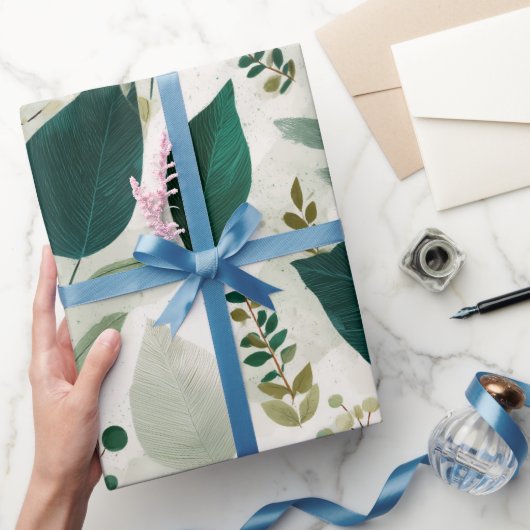 Botanisches Wald Blatt Weißes Blumenmuster Geschenkpapier (Schenken)