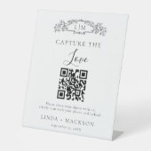 Botanisches Wappen Capture Liebe QR Code Hochzeits Sockelschild (Vorderseite)