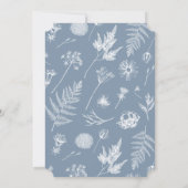 Botanisches Wappen Dusty Blue Monogram Einladung (Rückseite)