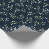 Botanisches Wiederholmuster aus Twigs mit Gold Geschenkpapier (Ecke)