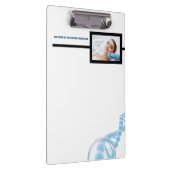 Botox Einspritzungen auf Stirn durch ästhetischen Klemmbrett (Rechts)