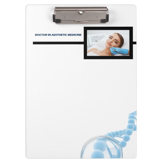 Botox Einspritzungen auf Stirn durch ästhetischen Klemmbrett (Vorderseite)