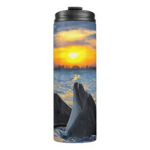Bottlenose Delfine, Sonnenuntergang Ozeanszene. Thermosbecher