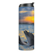 Bottlenose Delfine, Sonnenuntergang Ozeanszene. Thermosbecher (Nach links gedreht)