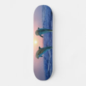 Bottlenose Dolphin bei Sonnenaufgang Skateboard (Vorderseite)