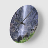 Bottom Bridalveil Falls, Yosemite, CA Runde Wanduhr (Winkel)
