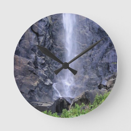 Bottom Bridalveil Falls, Yosemite, CA Runde Wanduhr (Vorderseite)