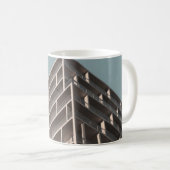 BOTTOMANSICHT AUF HOCHRANGIGES GEBÄUDE KAFFEETASSE (VorderseiteRechts)