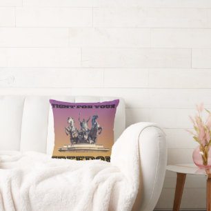 Boudicca Throw Pillow Kissen