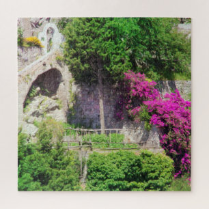 Bougainvillea wächst an einer Klippe in Positano,  Puzzle