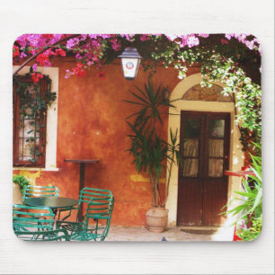 Bouganvilla wachsend außerhalb eines Hauses, Mousepad