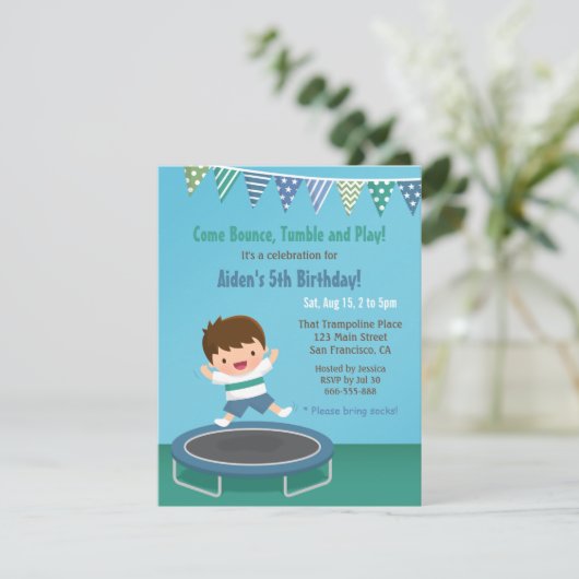 Bouncing auf Trampolin Kindergeburtstag Party Einladung (Stehend Vorderseite)