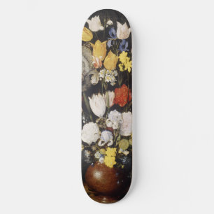 Bouquet aus Blume in einer Erdenware-Vase (1610) Skateboard