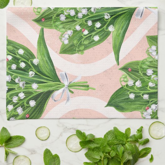 Bouquet der Lilie des Tals Blume auf rosa Geschirrtuch (Gefaltet)