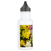 Bouquet mit einer farbenfrohen Wasserflasche (Links)