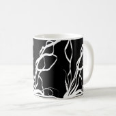 Bouquet Noir: Abstrakt Schwarz & Weiß Kaffeetasse (VorderseiteRechts)