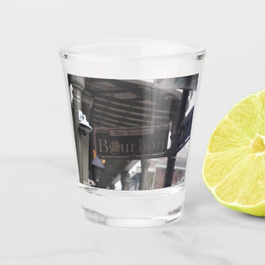 Bourbon Street Sign Shot Glass Schnapsglas (Vorderseite)