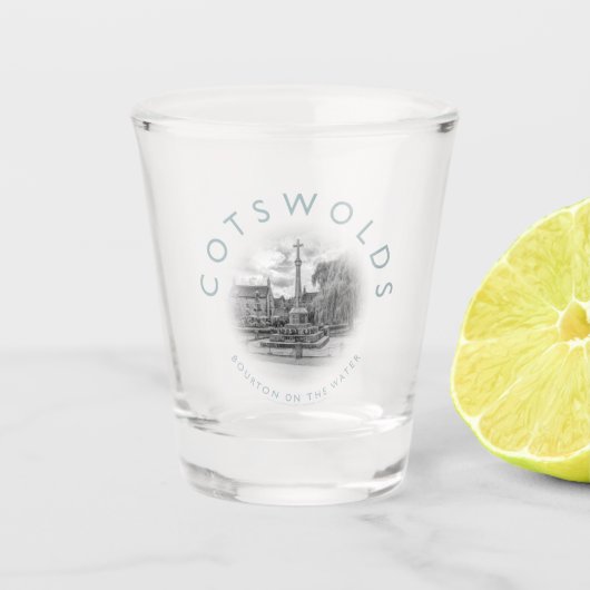 Bourton im Wasser Schnapsglas (Vorderseite)