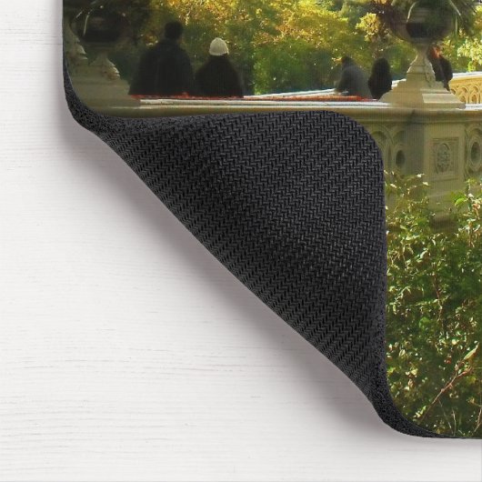 Bow Bridge im Herbst, Central Park, New York City Mousepad (Ecke)