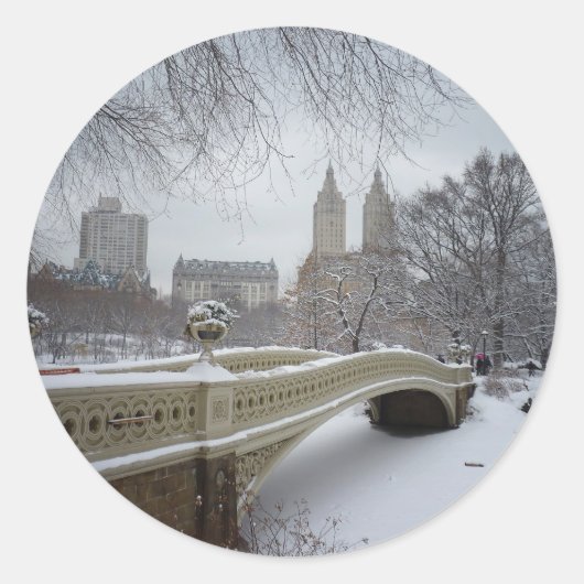 Bow Bridge im Winter, Central Park, New York City Runder Aufkleber (Vorderseite)