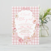 Bow Coquette Gingham Pink Bow Baby Shower Einladung (Stehend Vorderseite)