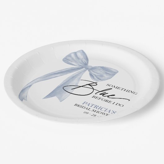 Bow etwas Blau, bevor ich Bow Brautparty Pappteller (Schrägansicht)