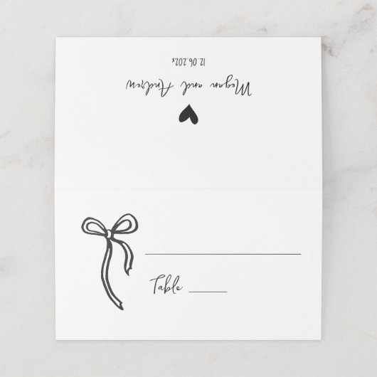 Bow Hand gezeichnete Hochzeitsblumen Platzkarte (Außenseite Aufgefaltet)