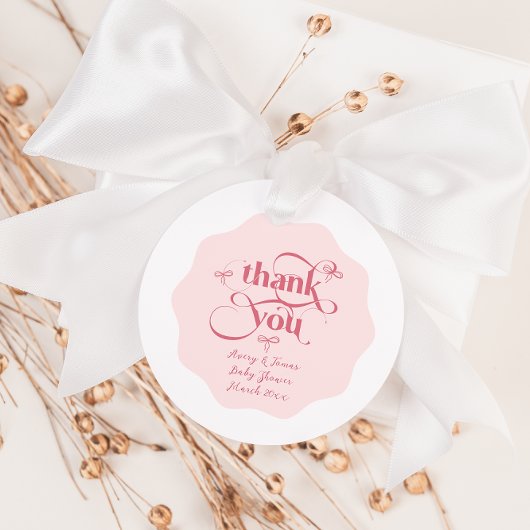 Bow Modern Minimalistisch Wavy Pink Girl Babydusch Geschenkanhänger