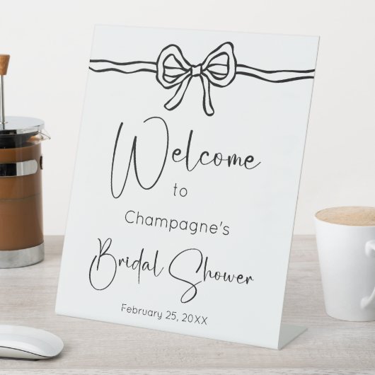Bow Modern Script Brautparty Willkommen Sockelschild (In Situ)