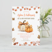 Bow Pumpkin Joint Geburtstag Geschwister Herbst Pa Einladung (Stehend Vorderseite)