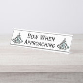"Bow When Approach" Tiara Schreibtischnamensplakette (Vorderseite )