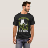 Bowfisher Only Real Men Fish with A Bow Hunter Fis T-Shirt (Vorne ganz)