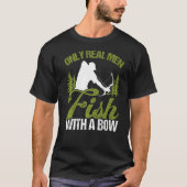 Bowfisher Only Real Men Fish with A Bow Hunter Fis T-Shirt (Vorderseite)