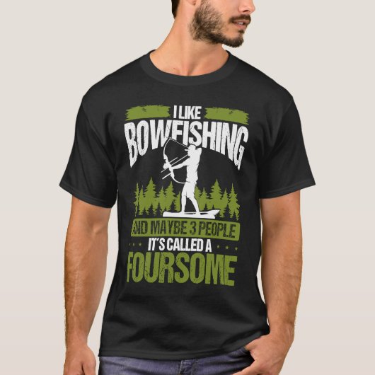 Bowfishing and maybe 3 people Bowfisher Bowhunter  T-Shirt (Vorderseite)