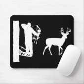 Bowhunter in Treestand und Schuppentiere Mousepad (Mit Mouse)