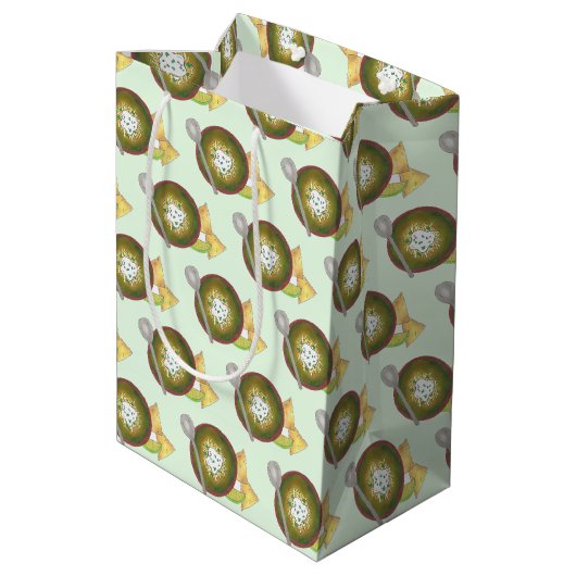 Bowl of Green Chili Chili Chile Verde Cookoff Mittlere Geschenktüte (Rückseite Schrägansicht)