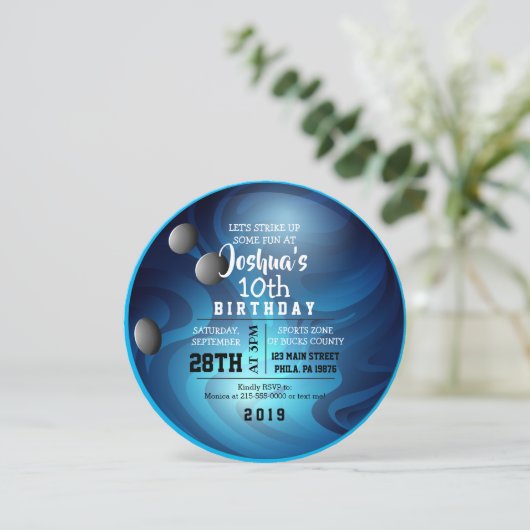 BOWLING BALL ROUND Blue Birthday Party Einladung (Stehend Vorderseite)