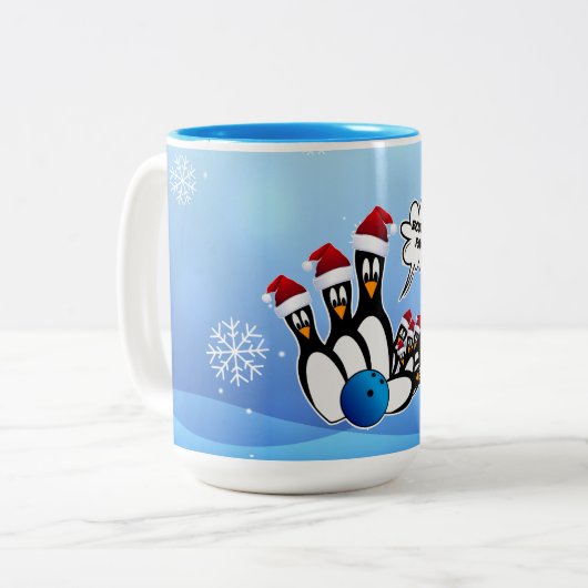 Bowling Button Penguins Weihnachtsfeierliche Tasse (Vorderseite Links)
