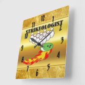 Bowling Buttone und Ball mit dem Wort STRIKEOLOGIS Quadratische Wanduhr (Winkel)