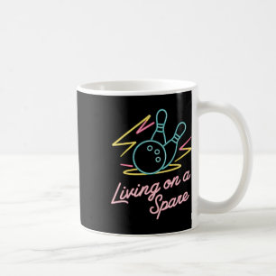 Bowling, der auf einem lustigen Geschenkdesign leb Kaffeetasse