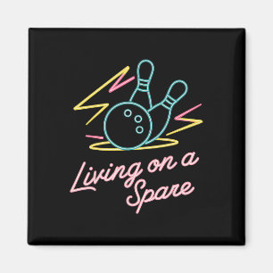 Bowling, der auf einem lustigen Geschenkdesign leb Magnet
