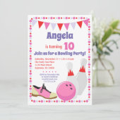 Bowling Invasion Girls Bowling Birthday Party Einladung (Stehend Vorderseite)