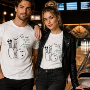 Bowling-Spaß mit festgestecktem Shirt