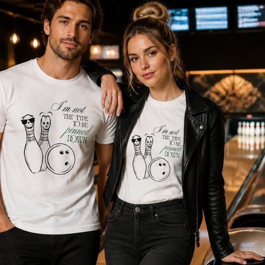 Bowling-Spaß mit festgestecktem Shirt