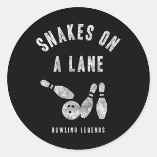 Bowling Team Shirt schlängelt sich auf einem Lane Runder Aufkleber