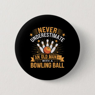 Bowling unterschätzt nie einen alten Mann mit eine Button